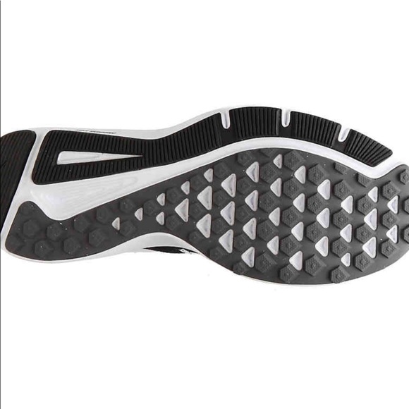 NIKE Run Swift running shoe. - Picture 6 of 7